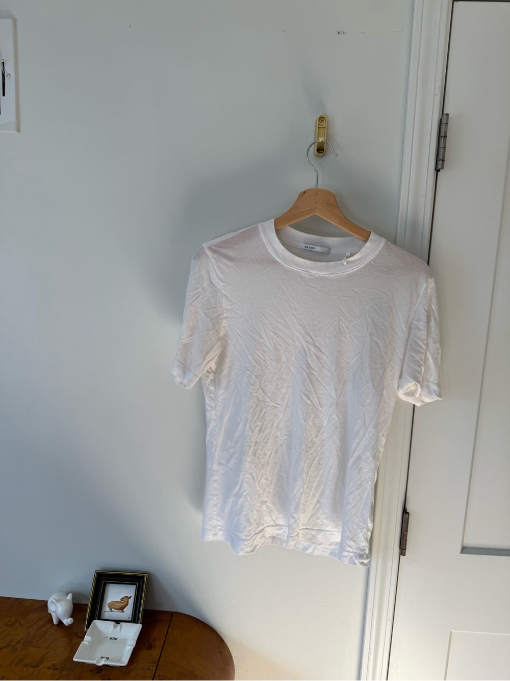 Bldwn white summer weight cre neck shirt size xs runs big